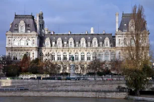 Side view of the Hotel de Ville in Paris