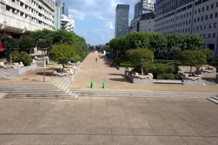 Pedestrian zone in La Défense, Paris