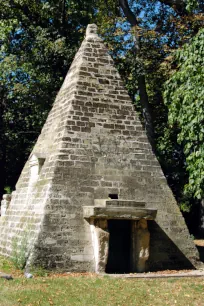 Pyramid, Parc Monceau, Paris