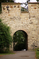 Hongermuur, Petrinheuvel