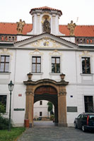 Toegangspoort van het Strahovklooster in Praag