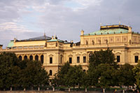 Rudolfinum aus Kleinseite gesehen, Prague
