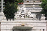 Fontaine de la déesse de Rome, Place du Peuple