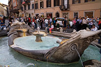 Fontana della Barcaccia, Piazza di Spagna