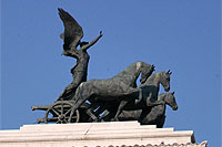 Vierspan bovenop het Victor Emanuel II Monument in Rome