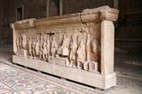 Een van de Plutei van Trajanus in de Curia in Rome
