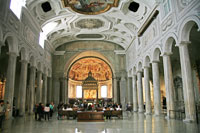 Interieur van San Pietro in Vincoli in Rome