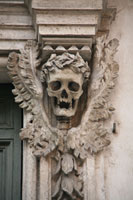 Doodskop op de voorgevel van Santa Maria dell'Orazione e Morte
