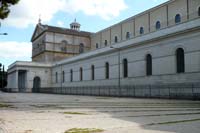 Zijaanzicht van de Sint-Paulus buiten de Muren in Rome