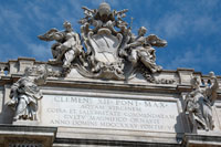 Die Attika der Trevi-Brunnen in Rome