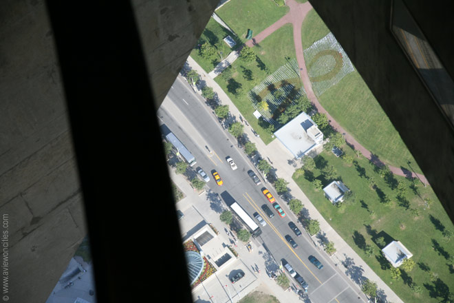 The Glass Floor Of The Cn Tower Toronto Cn Tower Pictures