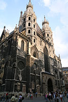 Westfassade der Kathedrale in Wien