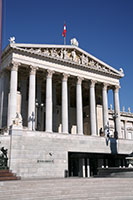 Die zentrale Säulenhalle des österreichischen Parlaments Gebäude