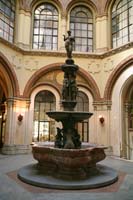 Donaunixenbrunnen, Freyung-Passage, Wien