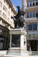 Leopoldsbrunnen, Graben